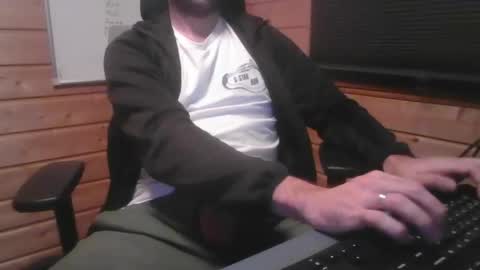 Snapshot of thx_4some_sharing chatting on 5, 10, 2025 toobigcockforonegirl online show from 5, 10, 2025