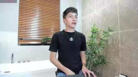 Tiam Muller online show from 3, 11, 2025