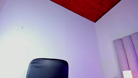Snapshot of tiana_cinnamon chatting on 19, 12, 2024 TIANA  online show from 19, 12, 2024