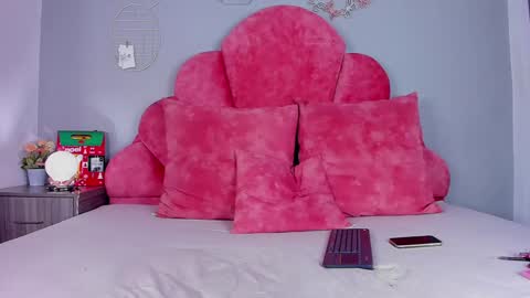 Snapshot of tiana_cinnamon chatting on 24, 12, 2024 TIANA  online show from 24, 12, 2024