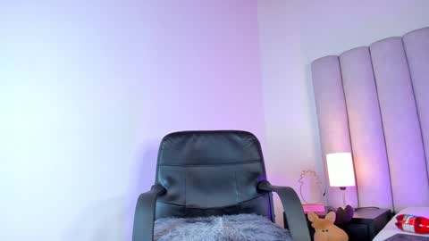 Snapshot of tiana_cinnamon chatting on 29, 12, 2024 TIANA  online show from 29, 12, 2024