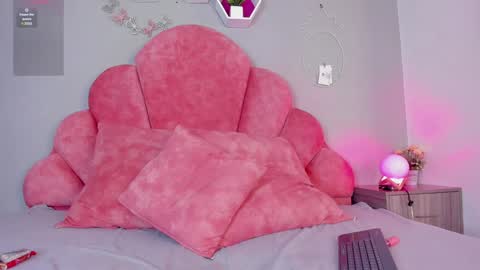Snapshot of tiana_cinnamon chatting on 3, 1, 2025 TIANA  online show from 3, 1, 2025