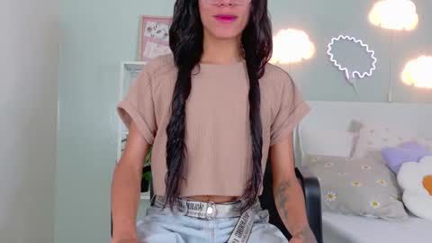 Snapshot of tiana_cinnamon chatting on 17, 9, 2025 TIANA  online show from 17, 9, 2025