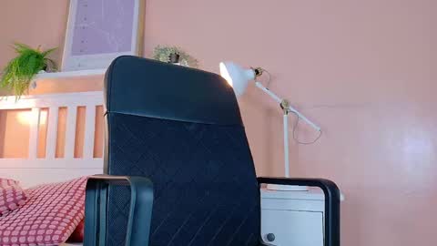 Snapshot of tiana_cinnamon chatting on 4, 10, 2025 TIANA  online show from 4, 10, 2025