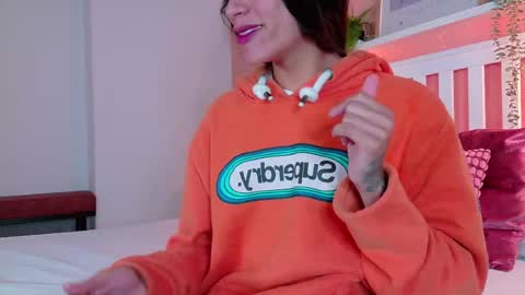 Snapshot of tiana_cinnamon chatting on 8, 10, 2025 TIANA  online show from 8, 10, 2025