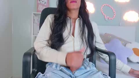 Snapshot of tiana_cinnamon chatting on 16, 10, 2025 TIANA  online show from 16, 10, 2025