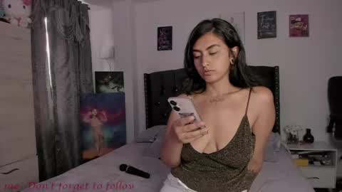 Snapshot of tianamarlie chatting on 5, 2, 2025 Tiana online show from 5, 2, 2025
