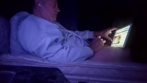 Snapshot of tibennn74999 chatting on 4, 1, 2025 tibennn74999 online show from 4, 1, 2025