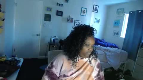 Snapshot of tierrahenri chatting on 18, 10, 2025 Tierra Henri online show from 18, 10, 2025
