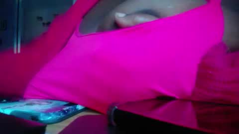 Snapshot of tierrahenri chatting on 14, 12, 2025 Tierra Henri online show from 14, 12, 2025