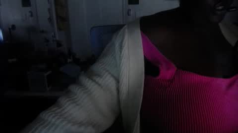 Snapshot of tierrahenri chatting on 17, 12, 2025 Tierra Henri online show from 17, 12, 2025