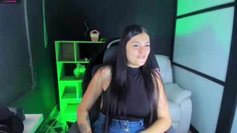Snapshot of tifanywhitte_ chatting on 8, 3, 2025 online show from 8, 3, 2025