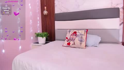 Snapshot of tiffany_bello chatting on 3, 12, 2025 TIFFANY BELLO online show from 3, 12, 2025