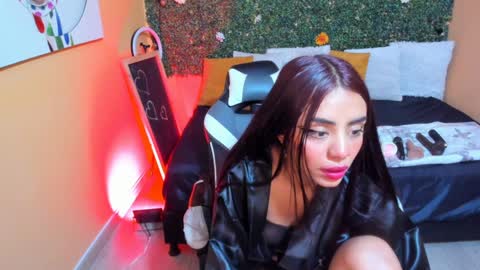 tiffany_sander online show from 10, 12, 2024