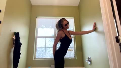 Snapshot of tiffanydove chatting on 30, 1, 2025 Tiffany Dove online show from 30, 1, 2025