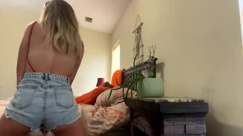 Snapshot of tiffanydove chatting on 19, 2, 2025 Tiffany Dove online show from 19, 2, 2025