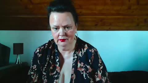 Snapshot of tiffanymature chatting on 21, 11, 2025 TiffanyMature online show from 21, 11, 2025