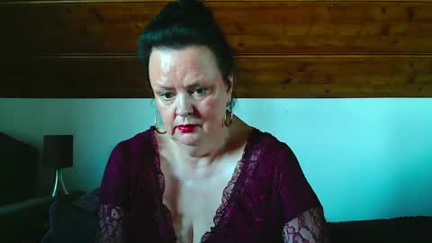 Snapshot of tiffanymature chatting on 22, 11, 2025 TiffanyMature online show from 22, 11, 2025