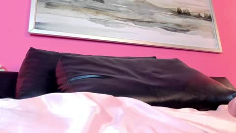Stefany Suarez online show from 28, 12, 2024