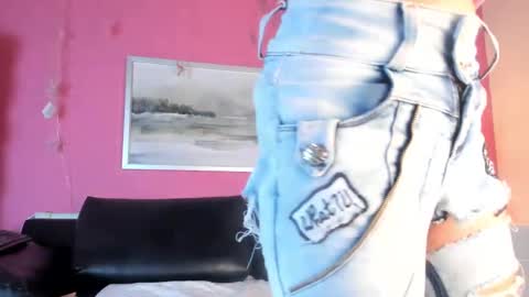 Stefany Suarez online show from 24, 2, 2025