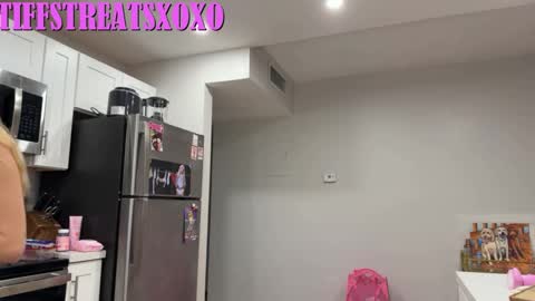 Tiffstreatsxoxo online show from 4, 3, 2026