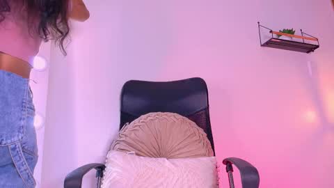 Snapshot of tiffvalentinee_ chatting on 6, 10, 2025 Tiffany  online show from 6, 10, 2025