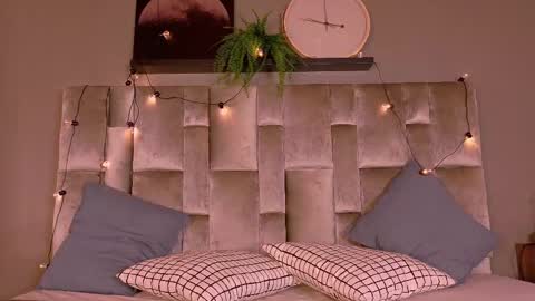 Snapshot of tiffvalentinee_ chatting on 13, 10, 2025 Tiffany  online show from 13, 10, 2025