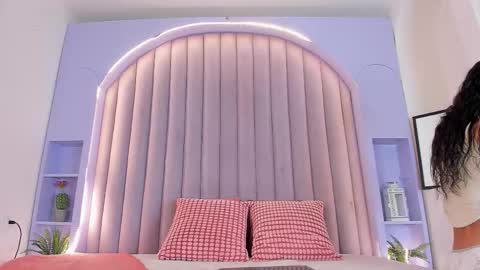 Snapshot of tiffvalentinee_ chatting on 18, 10, 2025 Tiffany  online show from 18, 10, 2025