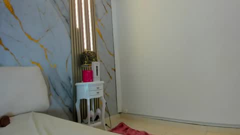 T I F F A N Y online show from 10, 4, 2026