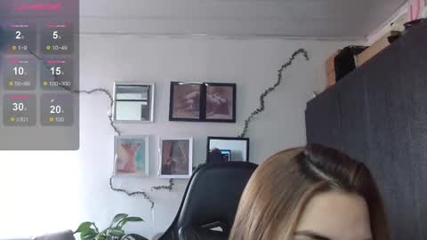 Snapshot of tiina_hz chatting on 25, 9, 2025 Tiina hz online show from 25, 9, 2025