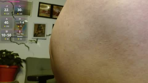 Snapshot of tiina_hz chatting on 9, 10, 2025 Tiina hz online show from 9, 10, 2025