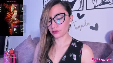 Snapshot of tila_tequila15 chatting on 6, 10, 2025 TILA TEQUILA online show from 6, 10, 2025