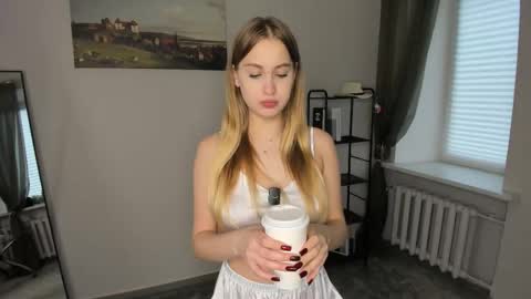 Snapshot of tilliecristello chatting on 11, 11, 2025 Elizabeth Elize online show from 11, 11, 2025