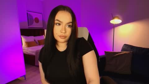 hi im curvy babyface girlie Tina online show from 12, 2, 2026