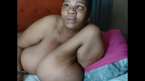Snapshot of tinagiant chatting on 7, 2, 2026 tinagiant online show from 7, 2, 2026