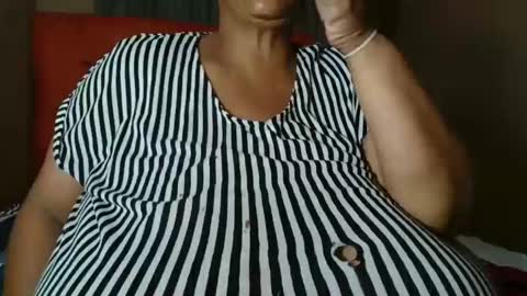 Snapshot of tinagiant chatting on 19, 4, 2026 tinagiant online show from 19, 4, 2026