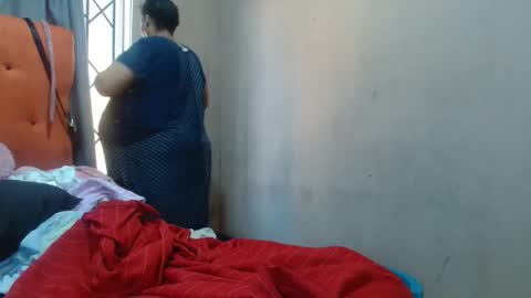 Snapshot of tinagiant chatting on 12, 5, 2026 tinagiant online show from 12, 5, 2026