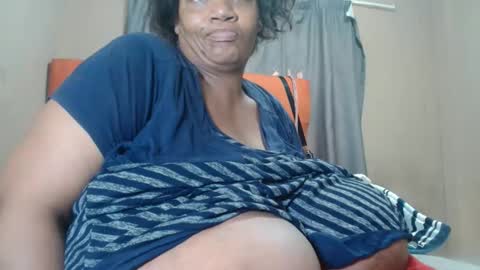 Snapshot of tinagiant chatting on 13, 5, 2026 tinagiant online show from 13, 5, 2026