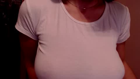 Snapshot of tiny_bb chatting on 4, 12, 2024 Lily online show from 4, 12, 2024