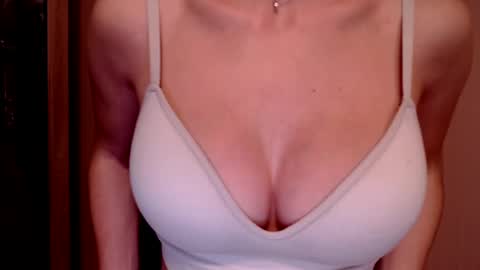Snapshot of tiny_bb chatting on 20, 12, 2024 Lily online show from 20, 12, 2024