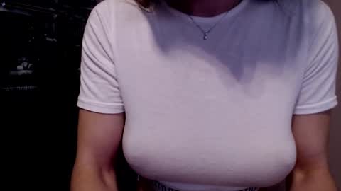 Snapshot of tiny_bb chatting on 6, 1, 2025 Lily online show from 6, 1, 2025