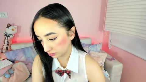 tiny_cora online show from 18, 4, 2026
