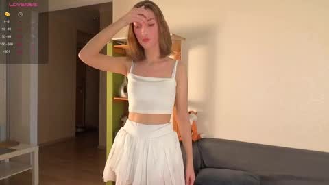 Snapshot of tiny_lilyy chatting on 21, 9, 2025 Lily online show from 21, 9, 2025