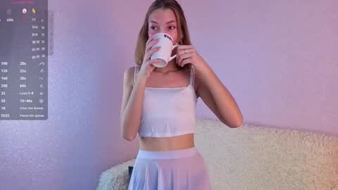 Snapshot of tiny_lilyy chatting on 6, 10, 2025 Lily online show from 6, 10, 2025