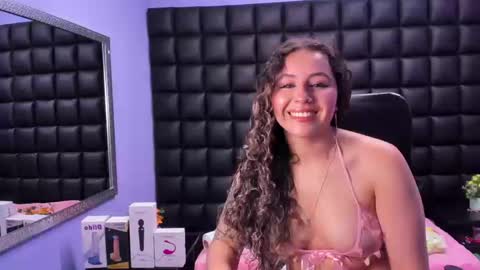 Snapshot of tiny_love_ chatting on 24, 9, 2025 tiny online show from 24, 9, 2025