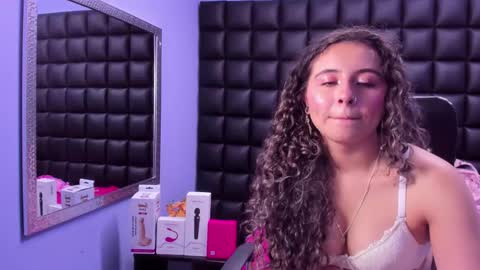 Snapshot of tiny_love_ chatting on 24, 10, 2025 tiny online show from 24, 10, 2025