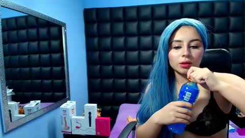 Snapshot of tiny_love_ chatting on 9, 11, 2025 tiny online show from 9, 11, 2025