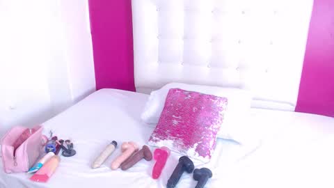 tiny_whore18 online show from 25, 9, 2025