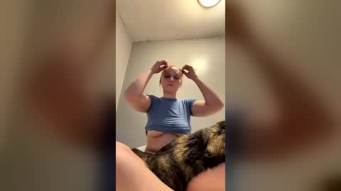 Snapshot of tinyblondebarbie chatting on 17, 6, 2026 tinyblondebarbie online show from 17, 6, 2026