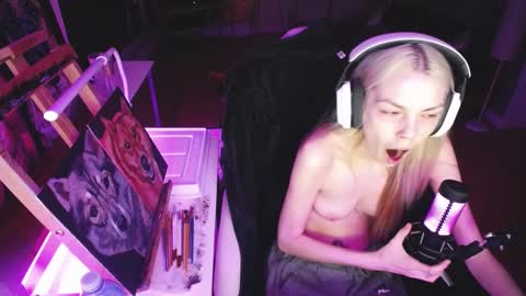 stage Kylie Sinner  brand CLITBAIT online show from 12, 2, 2025